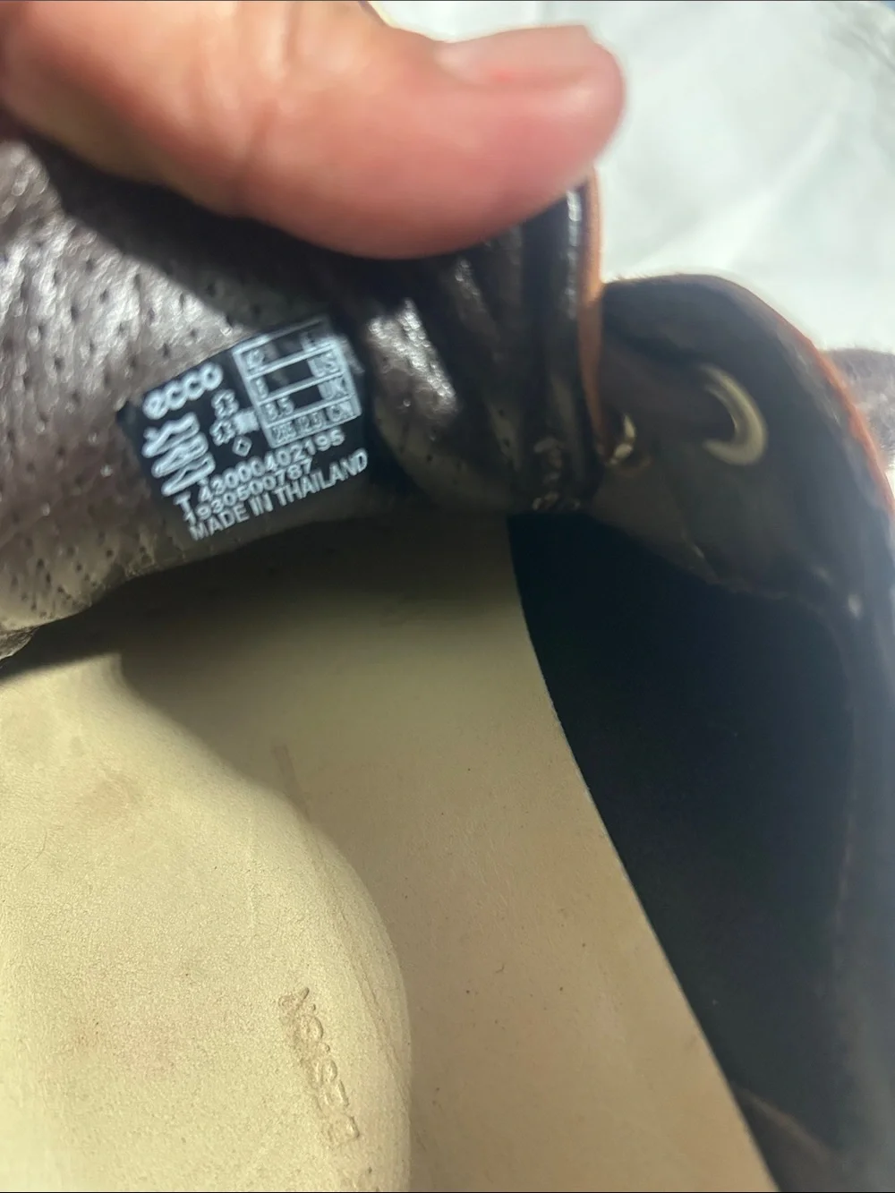 Ecco sleek leather